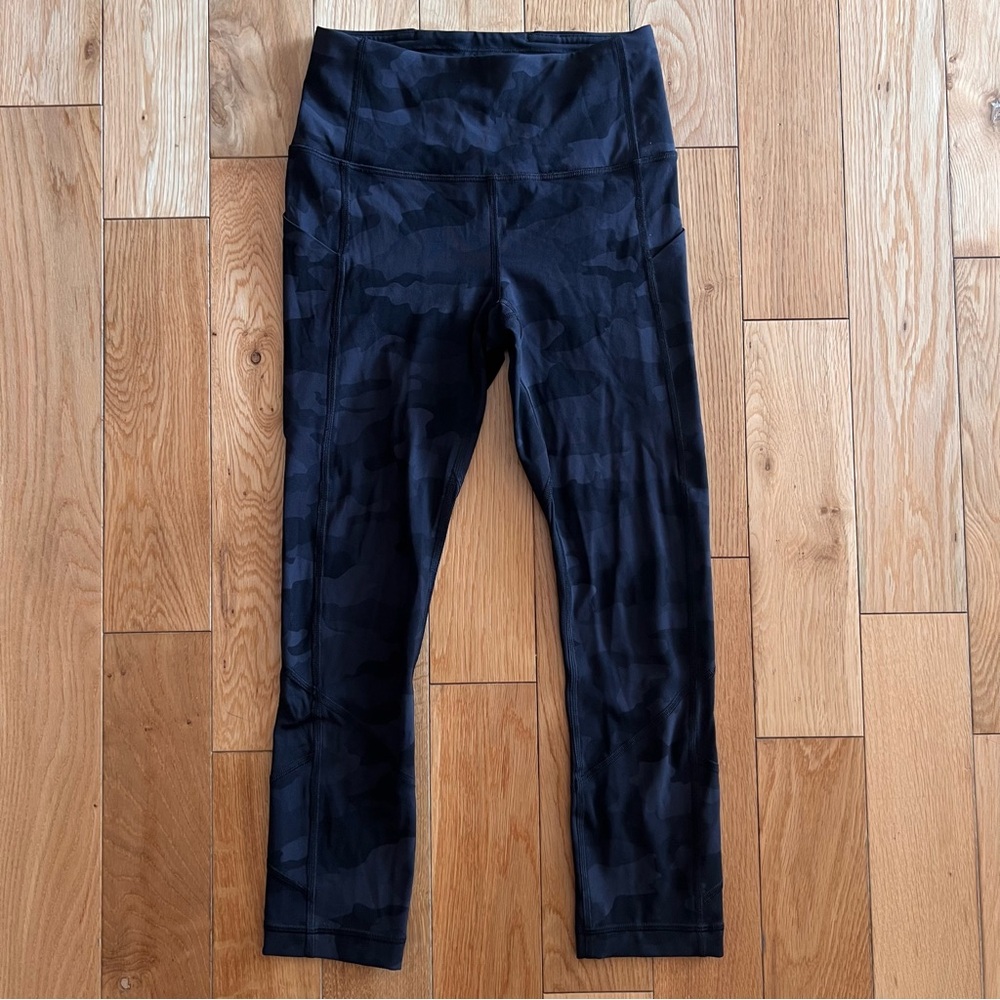 Lululemon Athletica Black Camo Mid Rise Crop Leggings‎ Pockets Yoga Size 2